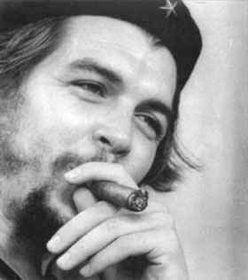 20060806215307-che-guevara-fumando.jpg